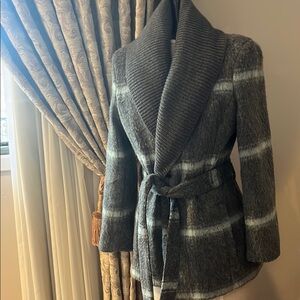 🩷Chic Plaid Wool Coat with Belt fully lined. Very warm💗